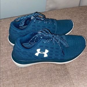 Women’s Teal Under Armour shoes. Like New!